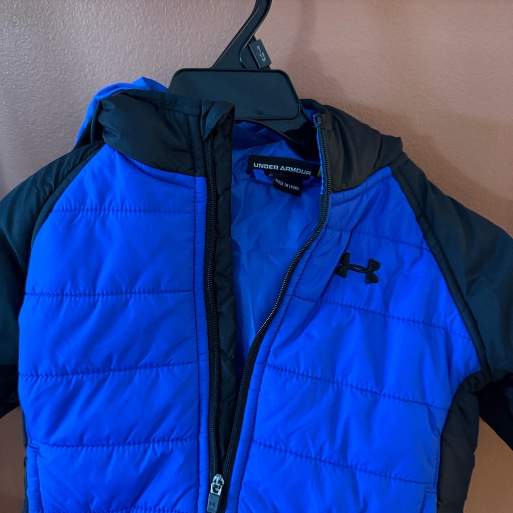Under Armour Kids Puffer Jacket in Vibrant Blue and Black